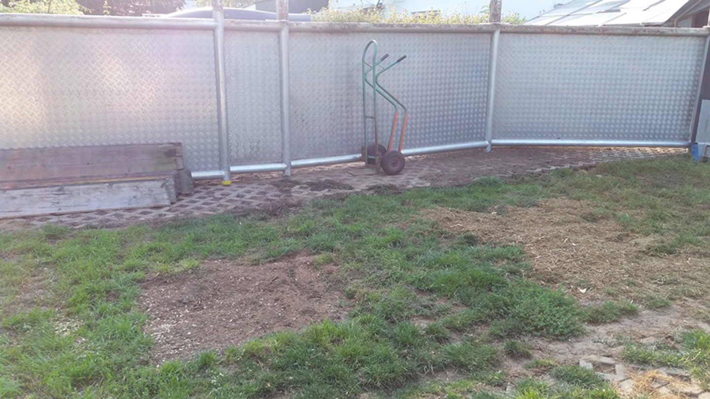 Alles ist bereit für den Aushub/Everything is ready for excavation.